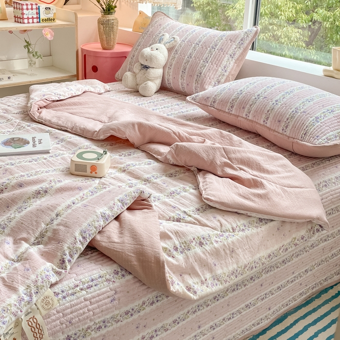 91家纺网 家纺一手货源 找家纺 老帅的工厂店 2025新款a类云感双层纱7a抗菌夏被床盖四件套 赫本