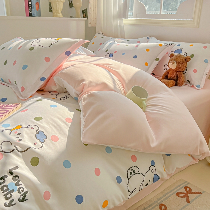 91家纺网 家纺一手货源 找家纺 悦织湾家纺 2025新款亲肤芦荟棉四件套轻奢印花磨毛床上用品亲肤棉四件套 彩点小熊