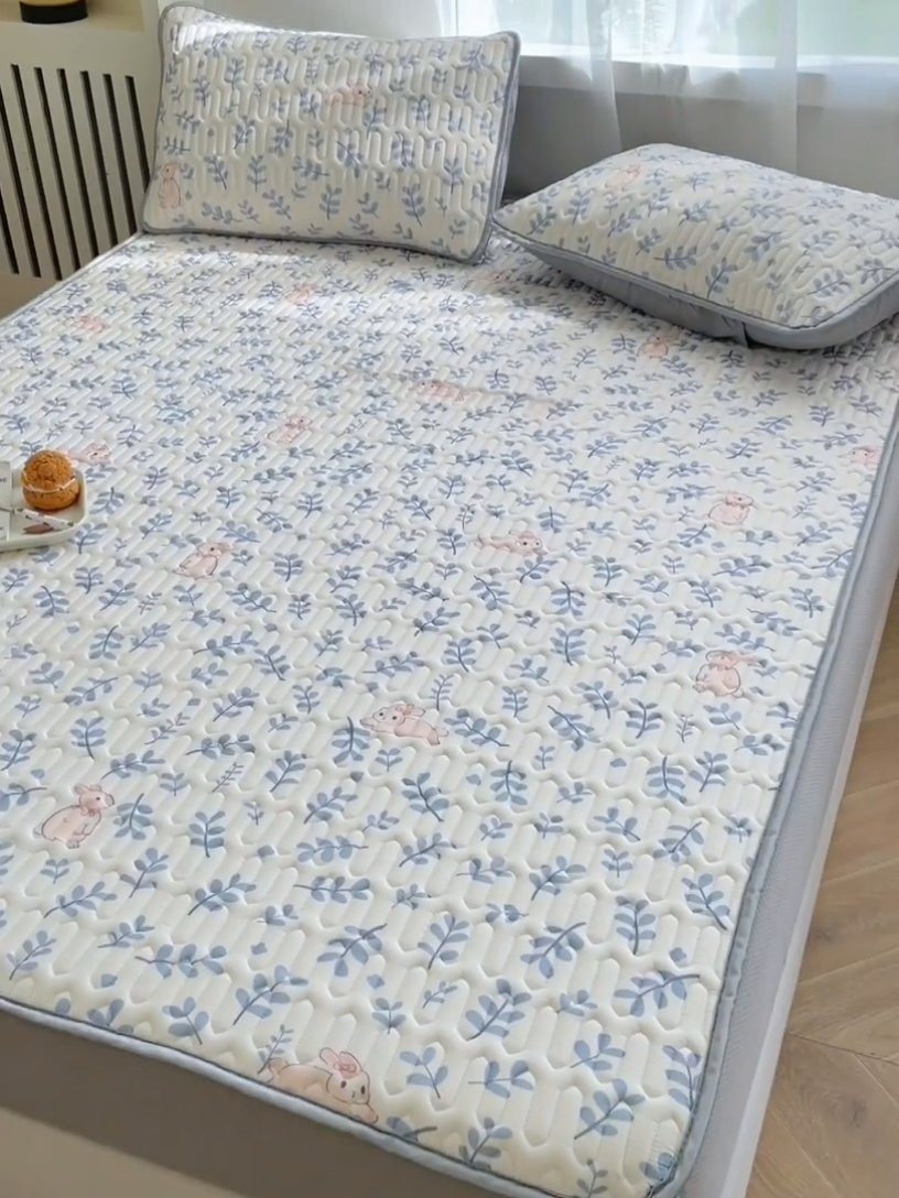 91家纺网 家纺一手货源 找家纺 布卢姆床垫 2025新款5mmA类乳胶凉席床笠套件夏被组合 芊芊玉兔