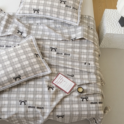 91家纺网 家纺一手货源 找家纺 （总）萌宝老粗布毛绒玩具 2025新款原棉老粗布印花床单系列细纱帆布软凉席三枚段条花边款