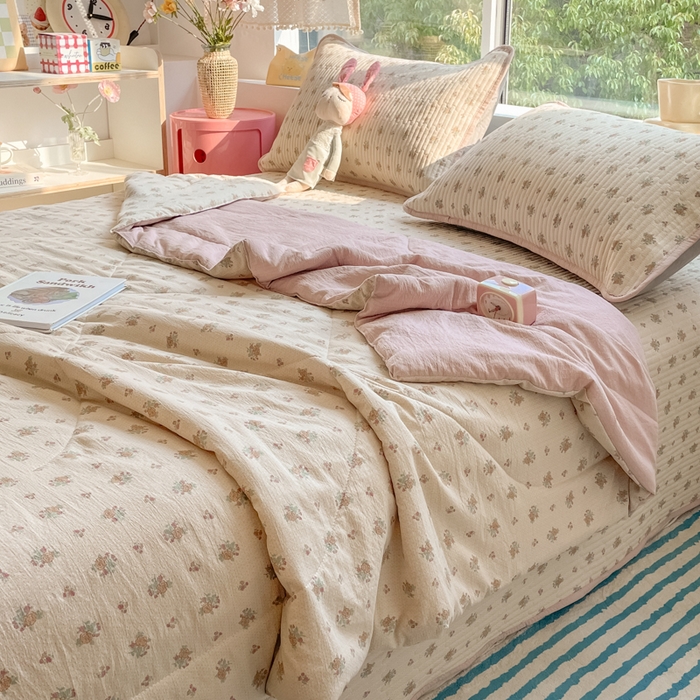 91家纺网 家纺一手货源 找家纺 老帅的工厂店 2025新款a类云感双层纱7a抗菌夏被床盖四件套 初暖