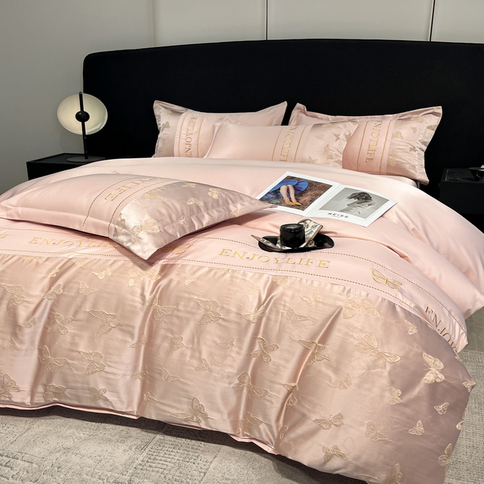 91家纺网 家纺一手货源 找家纺 米彩家纺 2025新款A类水洗真丝金丝浮雕提花绣花四件套 富蝶-粉玉