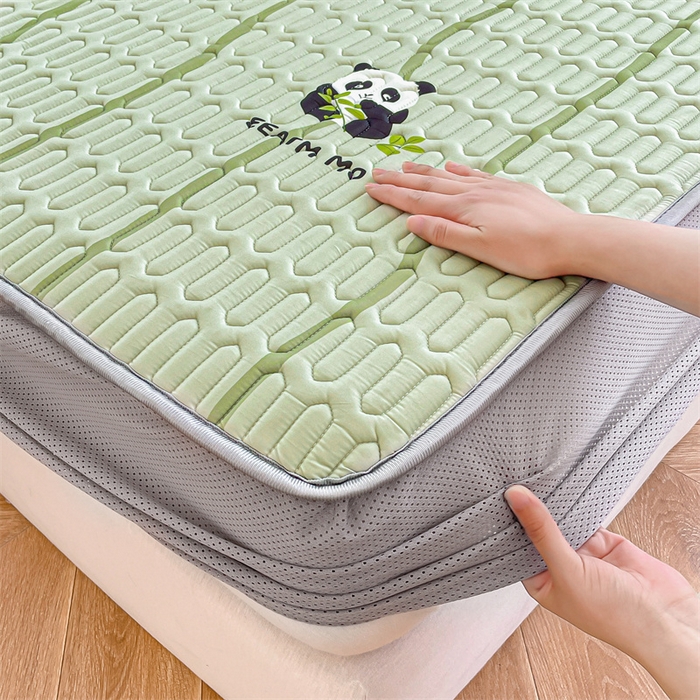 91家纺网 家纺一手货源 找家纺 布卢姆床垫 2025新款5mmA类乳胶凉席床笠套件夏被组合 欢乐熊猫