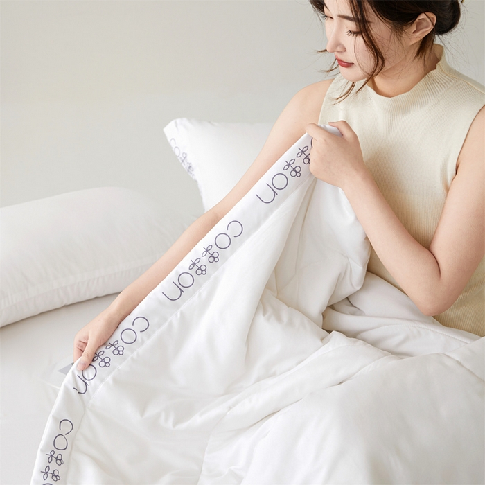 91家纺网 家纺一手货源 找家纺 西域种棉人·千百笠 2025新款A类100%新疆棉花夏凉被纯棉全棉填充毛巾绣绣花纯色双拼原棉空调被夏被 千寻瓷白