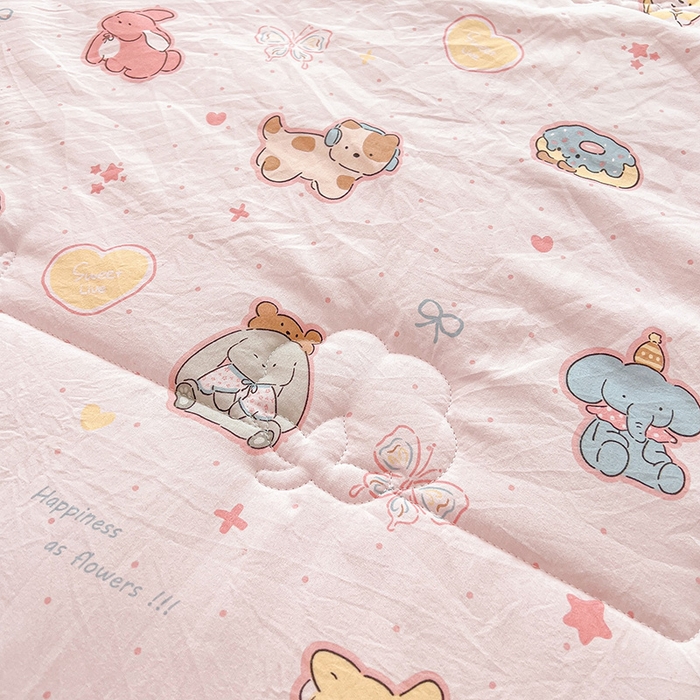 91家纺网 家纺一手货源 找家纺 西域种棉人·千百笠 2025新款A类新疆棉花夏凉被加宽包边水洗棉卡通印花吸湿透气棉花夏被空调被 凌香 淘气狗