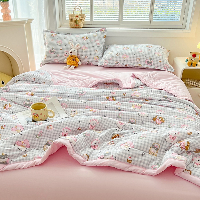 91家纺网 家纺一手货源 找家纺 西域种棉人·千百笠 2025新款A类新疆棉花夏凉被加宽包边水洗棉卡通印花吸湿透气棉花夏被空调被 凌香 童趣