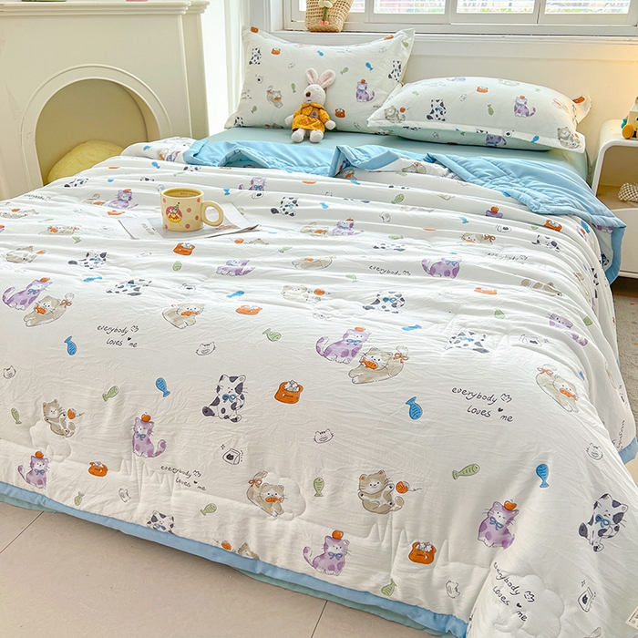 91家纺网 家纺一手货源 找家纺 西域种棉人·千百笠 2025新款A类新疆棉花夏凉被加宽包边水洗棉卡通印花吸湿透气棉花夏被空调被 凌香 许愿猫