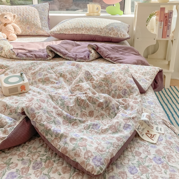 91家纺网 家纺一手货源 找家纺 老帅的工厂店 2025新款a类云感双层纱7a抗菌夏被床盖四件套 满园春紫