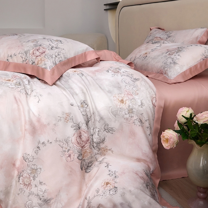 91家纺网 家纺一手货源 找家纺 薏思家纺 2025新款50支莱赛尔天丝数码印花夏被+四件套（礼盒包装） 淡雅年华