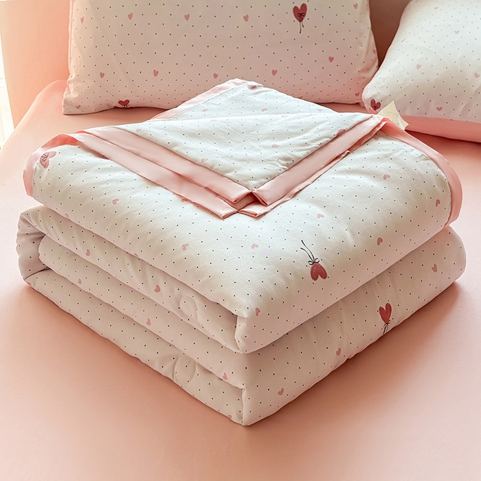 91家纺网 家纺一手货源 找家纺 金喜 2025新款小清新风格有氧针织双层纱大豆被夏被四件套 爱心气球