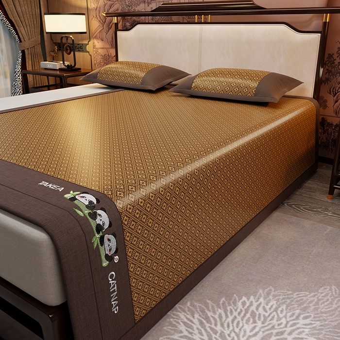 91家纺网 家纺一手货源 找家纺 绒艺席业 2025新款艾草藤席冰丝双面席席子凉席 萌萌熊猫-格纹