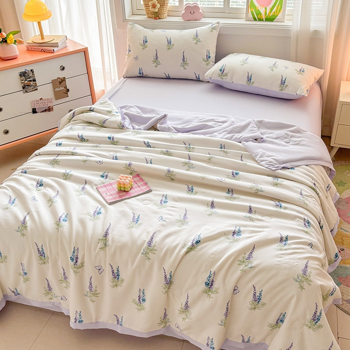 91家纺网 家纺一手货源 找家纺 金喜 2025新款小清新风格有氧针织双层纱大豆被夏被四件套 薰衣草