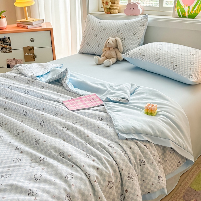 91家纺网 家纺一手货源 找家纺 金喜 2025新款小清新风格有氧针织双层纱大豆被夏被四件套 小熊派对