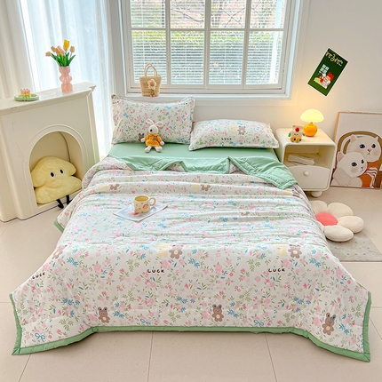 91家纺网 家纺一手货源 找家纺 西域种棉人·千百笠 2025新款A类新疆棉花夏凉被加宽包边水洗棉卡通印花吸湿透气棉花夏被空调被 凌香 躲猫猫