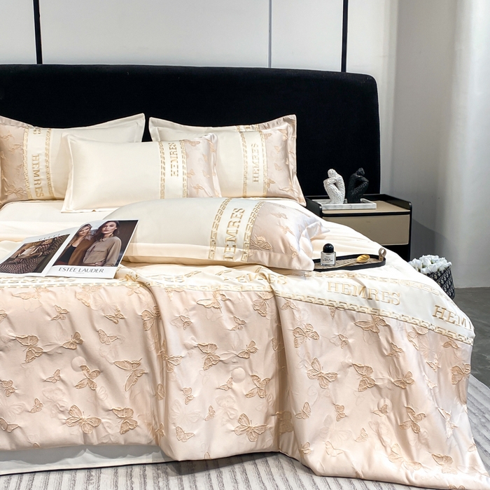91家纺网 家纺一手货源 找家纺 子曰 2025新款金丝提花浮雕刺绣水洗真丝夏被四件套夏凉被空调被 醉蝴蝶-米白
