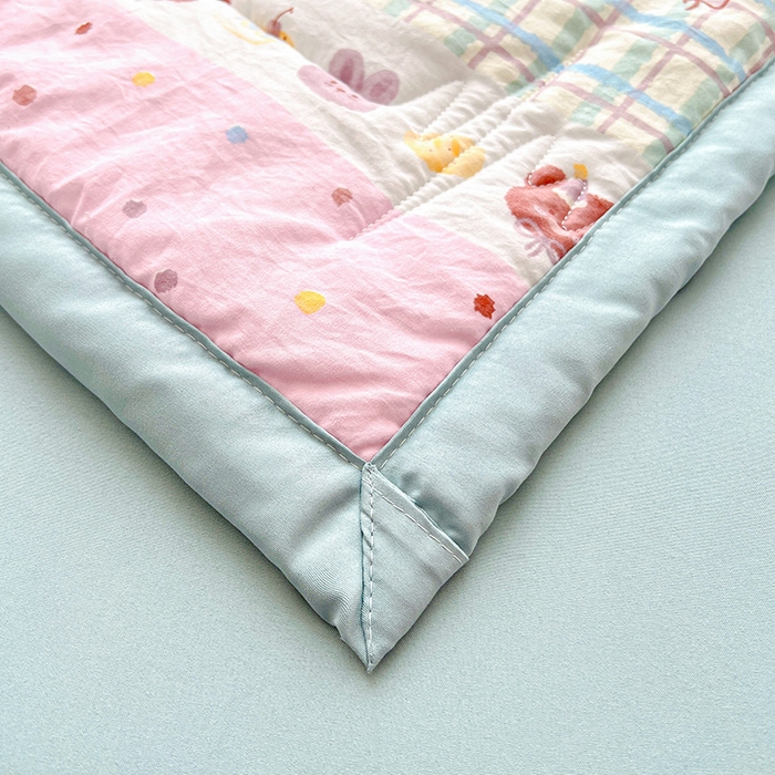 91家纺网 家纺一手货源 找家纺 西域种棉人·千百笠 2025新款A类新疆棉花夏凉被加宽包边水洗棉卡通印花吸湿透气棉花夏被空调被 凌香 生日派对