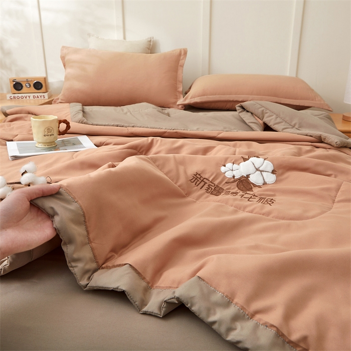 91家纺网 家纺一手货源 找家纺 西域种棉人·千百笠 2025新款A类100%新疆棉花夏凉被纯棉全棉填充毛巾绣绣花纯色双拼原棉空调被夏被 云暖-香妃玉