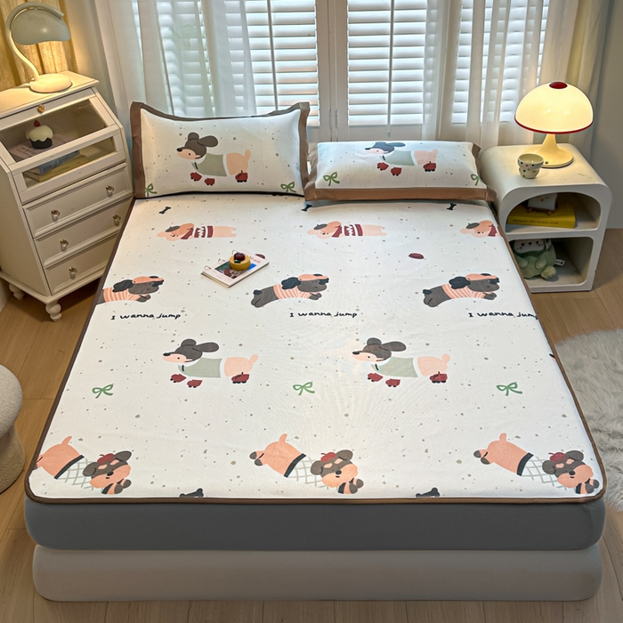 91家纺网 家纺一手货源 找家纺 花言狐语 2025新款真冰藤印花床笠款凉席 腊肠狗