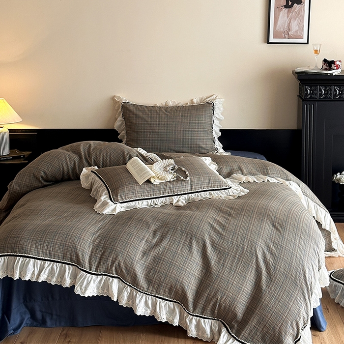 91家纺网 家纺一手货源 找家纺 蓝邻家纺 2025春夏新款全棉纯棉复古双层纱花边织带款四件套 梵可