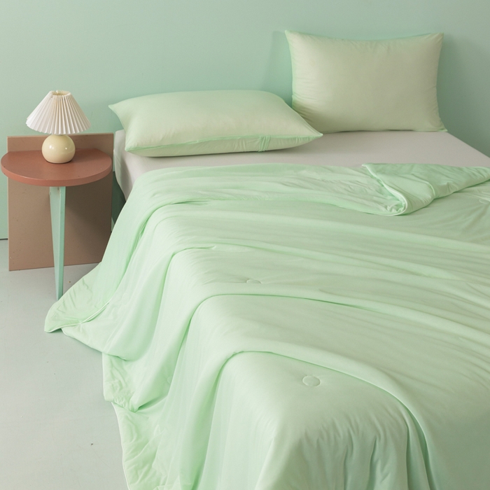 91家纺网 家纺一手货源 找家纺 瑜珠家纺 2025新款瑜珠云母凉感丝夏被 天水绿