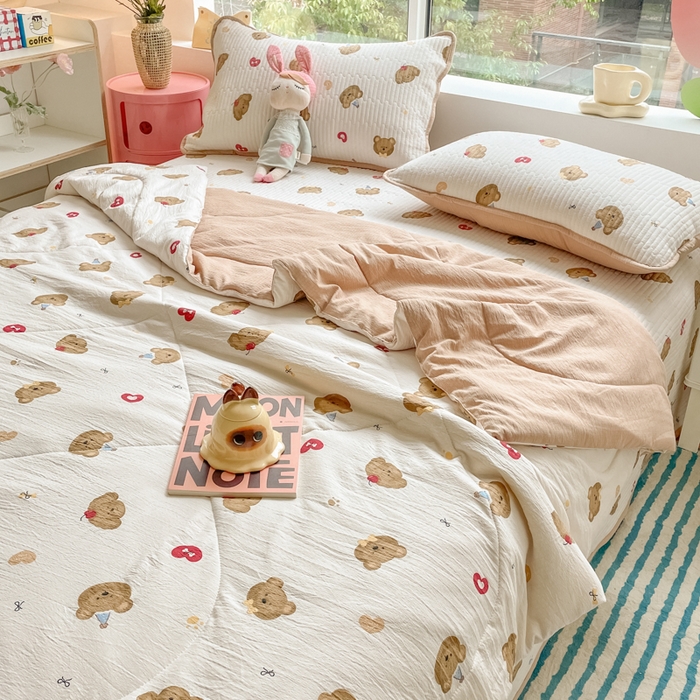 91家纺网 家纺一手货源 找家纺 老帅的工厂店 2025新款a类云感双层纱7a抗菌夏被床盖四件套 快乐小熊