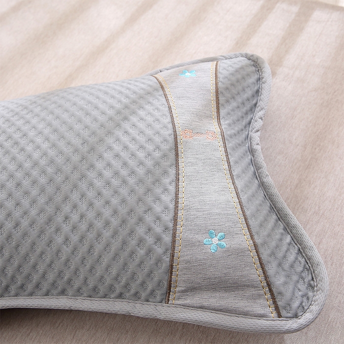 91家纺网 家纺一手货源 找家纺 纽乐家纺 2025夏季夏凉茶香枕头冰丝凉感华夫格凉豆豆茶叶茉莉花枕头枕芯 冰丝华夫格茶香枕-灰色 35x55cm/只