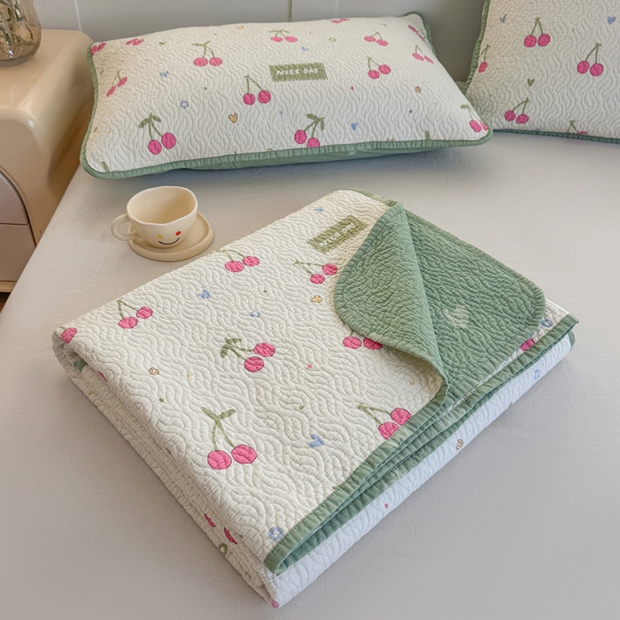 91家纺网 家纺一手货源 找家纺 宜梦家居【需要买家秀请联系老板】 2025新款双面纯棉夹层新疆棉花高温砂洗全棉床盖 美味樱桃