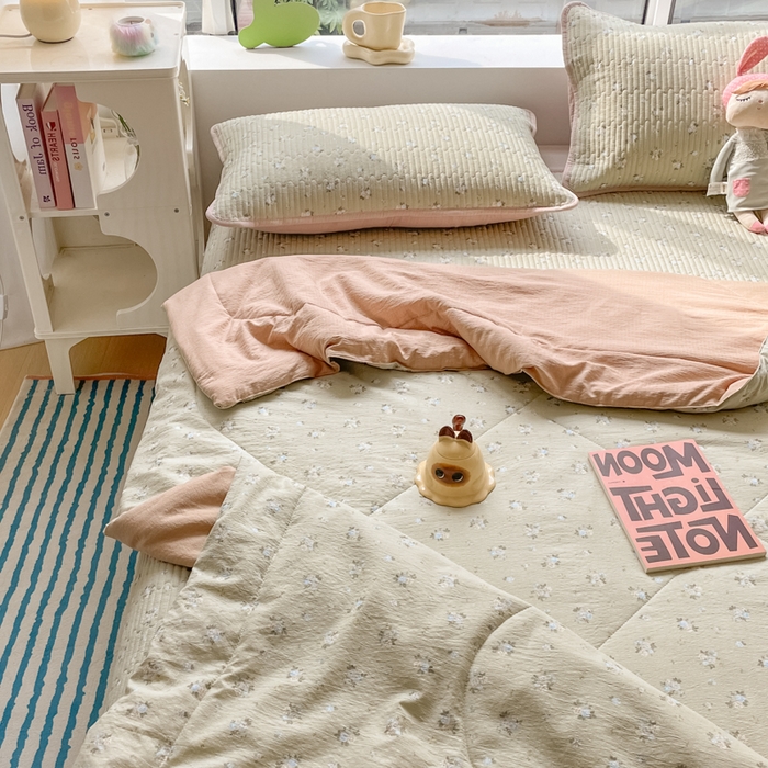 91家纺网 家纺一手货源 找家纺 老帅的工厂店 2025新款a类云感双层纱7a抗菌夏被床盖四件套 茶野