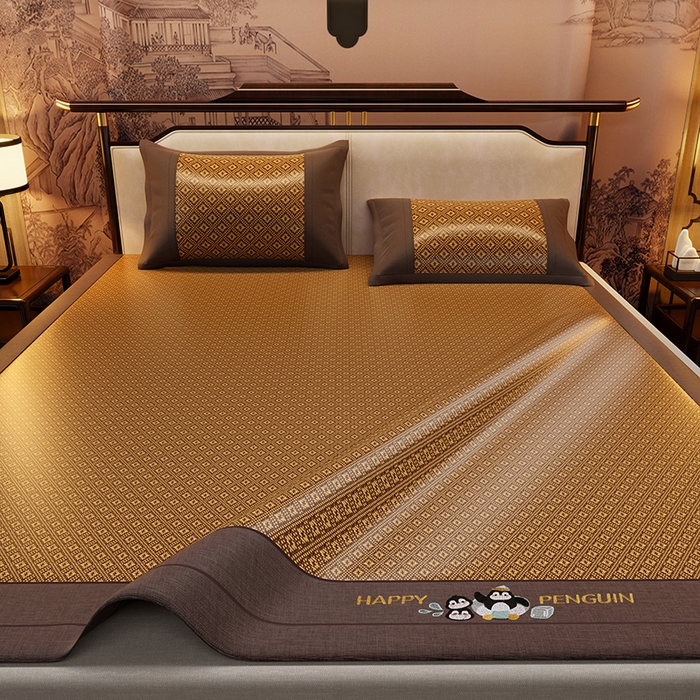 91家纺网 家纺一手货源 找家纺 绒艺席业 2025新款艾草藤席冰丝双面席席子凉席 游泳小企鹅-格纹