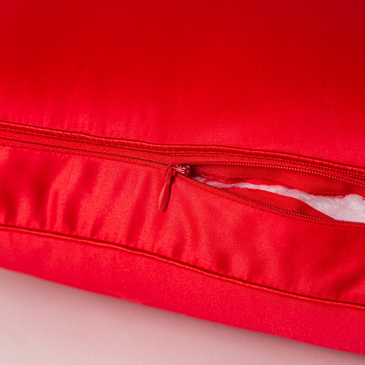 91家纺网 家纺一手货源 找家纺 （总）贤内助家纺 2025新款传世之禧婚庆羽丝枕头枕芯保健枕护肩枕