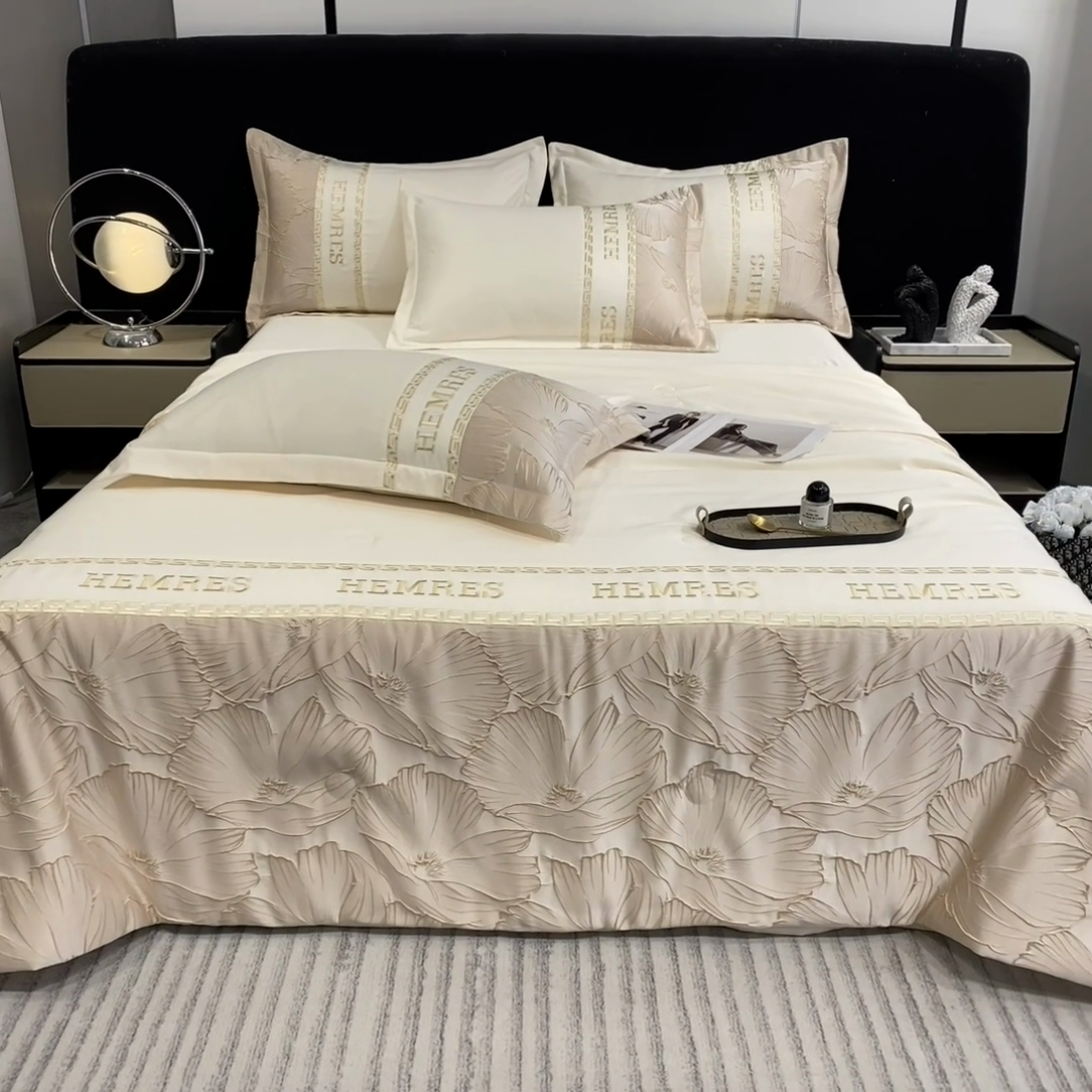 91家纺网 家纺一手货源 找家纺 （总）子曰 2025新款金丝提花浮雕刺绣水洗真丝夏被四件套夏凉被空调被