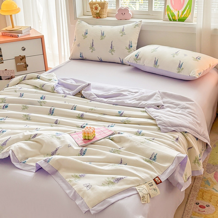 91家纺网 家纺一手货源 找家纺 金喜 2025新款小清新风格有氧针织双层纱大豆被夏被四件套 薰衣草