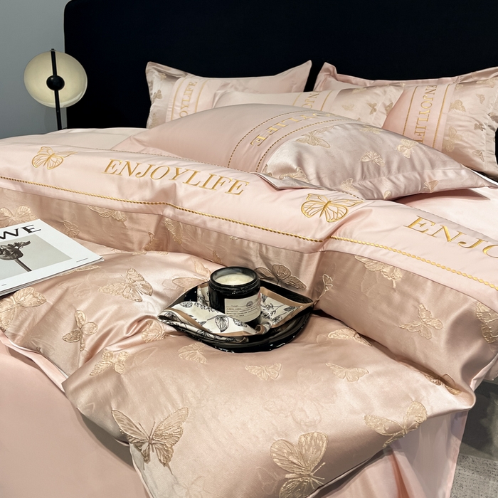 91家纺网 家纺一手货源 找家纺 米彩家纺 2025新款A类水洗真丝金丝浮雕提花绣花四件套 富蝶-粉玉