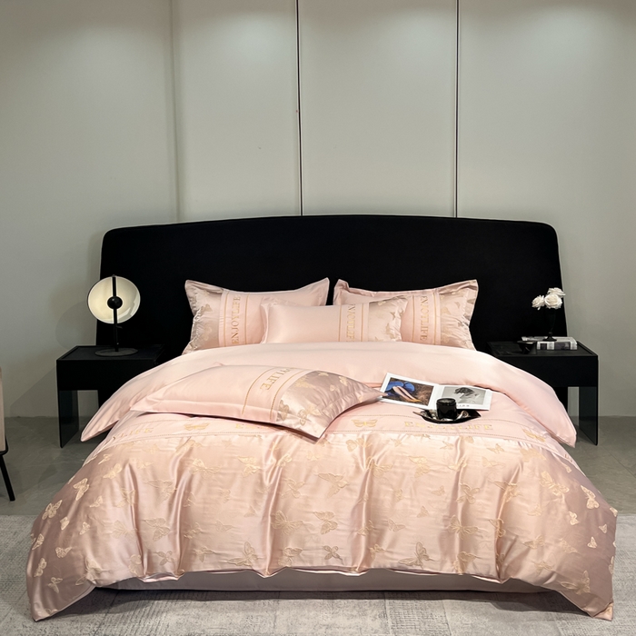 91家纺网 家纺一手货源 找家纺 米彩家纺 2025新款A类水洗真丝金丝浮雕提花绣花四件套 富蝶-粉玉