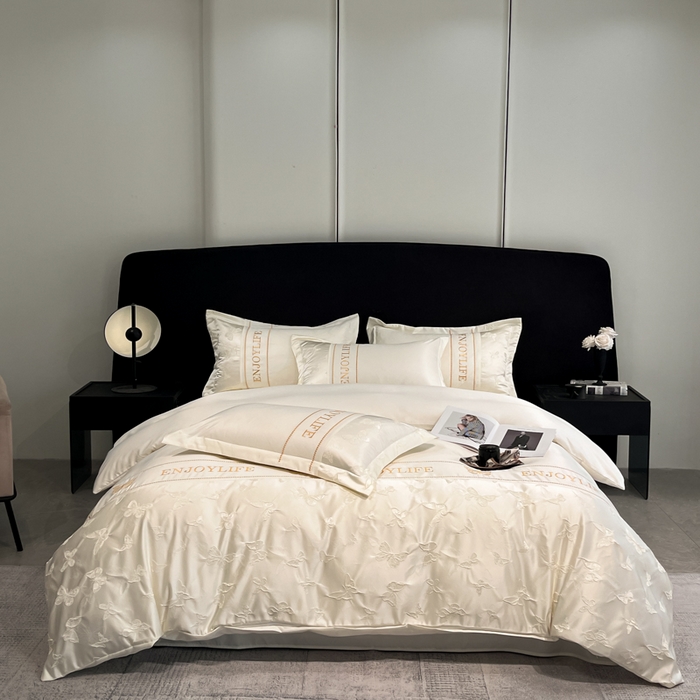 91家纺网 家纺一手货源 找家纺 米彩家纺 2025新款A类水洗真丝金丝浮雕提花绣花四件套 富蝶-奶白