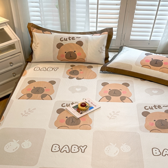 91家纺网 家纺一手货源 找家纺 花言狐语 2025新款真冰藤印花床笠款凉席 卡比巴拉