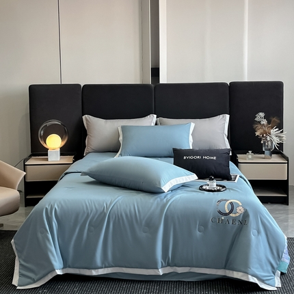 91家纺网 家纺一手货源 找家纺 昊翔家纺 2025新款凉感真丝印花夏被系列 深海蓝