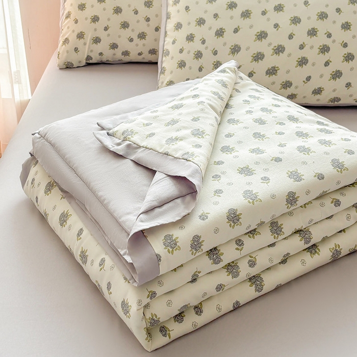 91家纺网 家纺一手货源 找家纺 金喜 2025新款小清新风格有氧针织双层纱大豆被夏被四件套 清欢