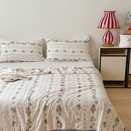 91家纺网 家纺一手货源 找家纺 觅糖家纺 2025新款软糯针织云柔大豆夏被 紫藤葡萄