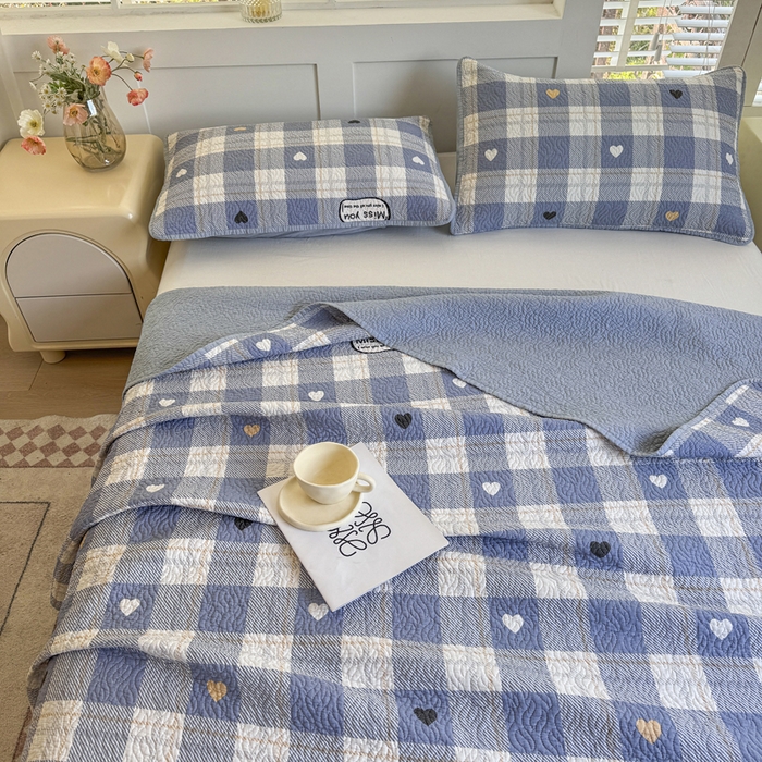 91家纺网 家纺一手货源 找家纺 宜梦家居【需要买家秀请联系老板】 2025新款双面纯棉夹层新疆棉花高温砂洗全棉床盖 爱达拉蓝