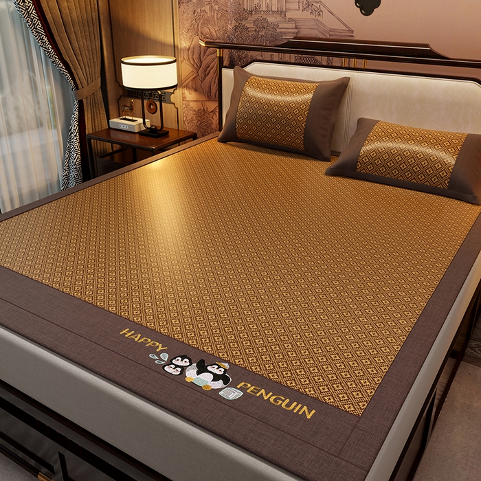 91家纺网 家纺一手货源 找家纺 绒艺席业 2025新款艾草藤席冰丝双面席席子凉席 游泳小企鹅-格纹