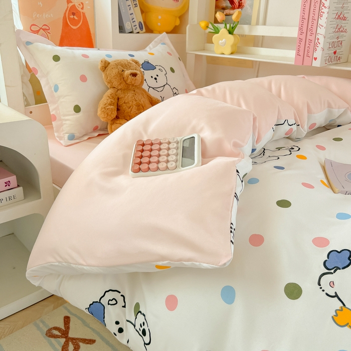 91家纺网 家纺一手货源 找家纺 悦织湾家纺 2025新款印花学生宿舍亲肤芦荟棉三件套单双人四件套轻奢印花磨毛床上用品 彩点小熊