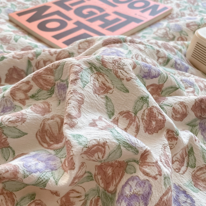 91家纺网 家纺一手货源 找家纺 老帅的工厂店 2025新款a类云感双层纱7a抗菌夏被床盖四件套 满园春紫