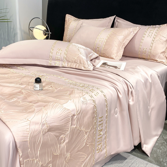 91家纺网 家纺一手货源 找家纺 子曰 2025新款金丝提花浮雕刺绣水洗真丝夏被四件套夏凉被空调被 花语-粉