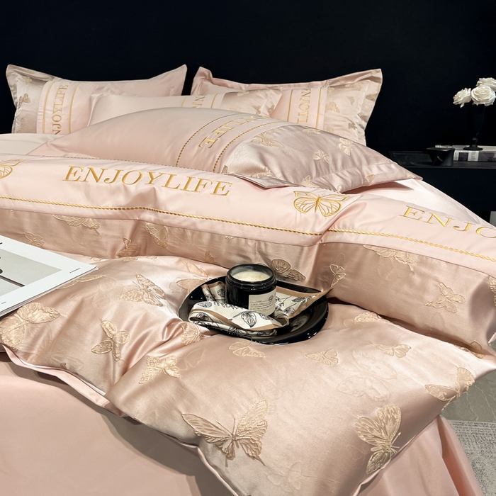 91家纺网 家纺一手货源 找家纺 米彩家纺 2025新款A类水洗真丝金丝浮雕提花绣花四件套 富蝶-粉玉