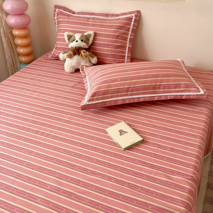 91家纺网 家纺一手货源 找家纺 新印象  2025新款花边老粗布床单款床笠款三件套细条纹-红