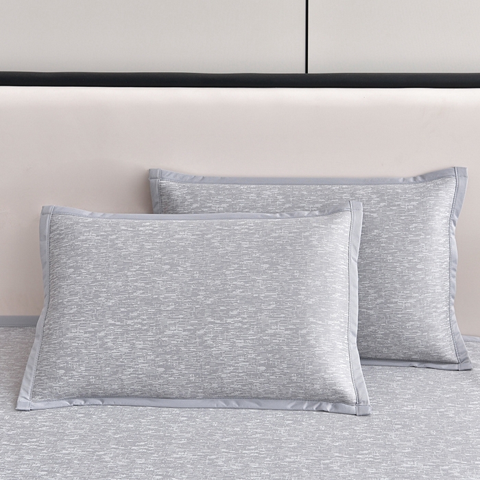 91家纺网 家纺一手货源 找家纺 芯诗曼家纺 2025新款三明治凉感丝提花冰丝席凉席 莫兰-灰床席款