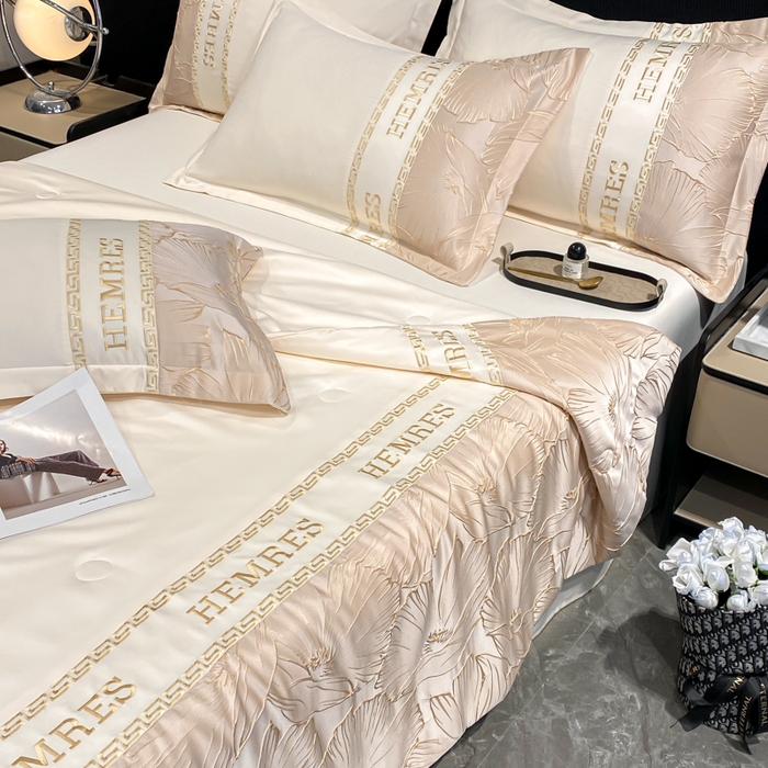 91家纺网 家纺一手货源 找家纺 子曰 2025新款金丝提花浮雕刺绣水洗真丝夏被四件套夏凉被空调被 花语-米白