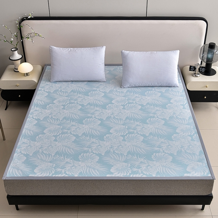 91家纺网 家纺一手货源 找家纺 芯诗曼家纺 2025新款三明治凉感丝提花冰丝席凉席 叶语恋-蓝床席款