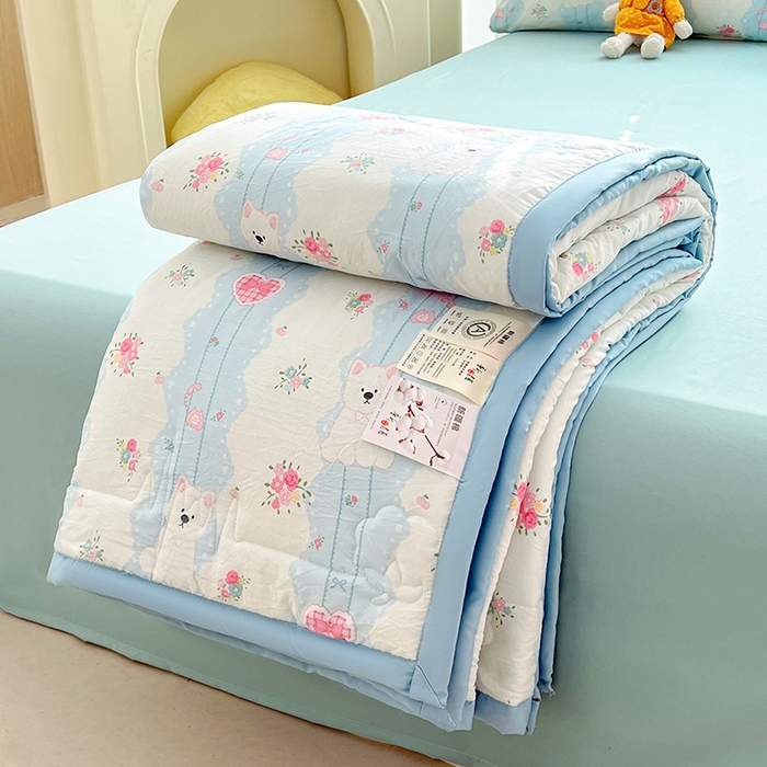 91家纺网 家纺一手货源 找家纺 西域种棉人·千百笠 2025新款A类新疆棉花夏凉被加宽包边水洗棉卡通印花吸湿透气棉花夏被空调被 凌香 爱心狗